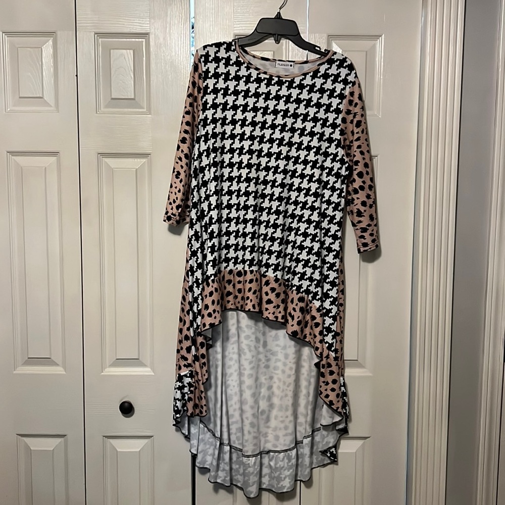 Euc! Cute nuggles top.